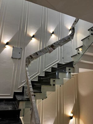 Staircase in 6+ BHK Independent House at Rajpur Road – for Sale