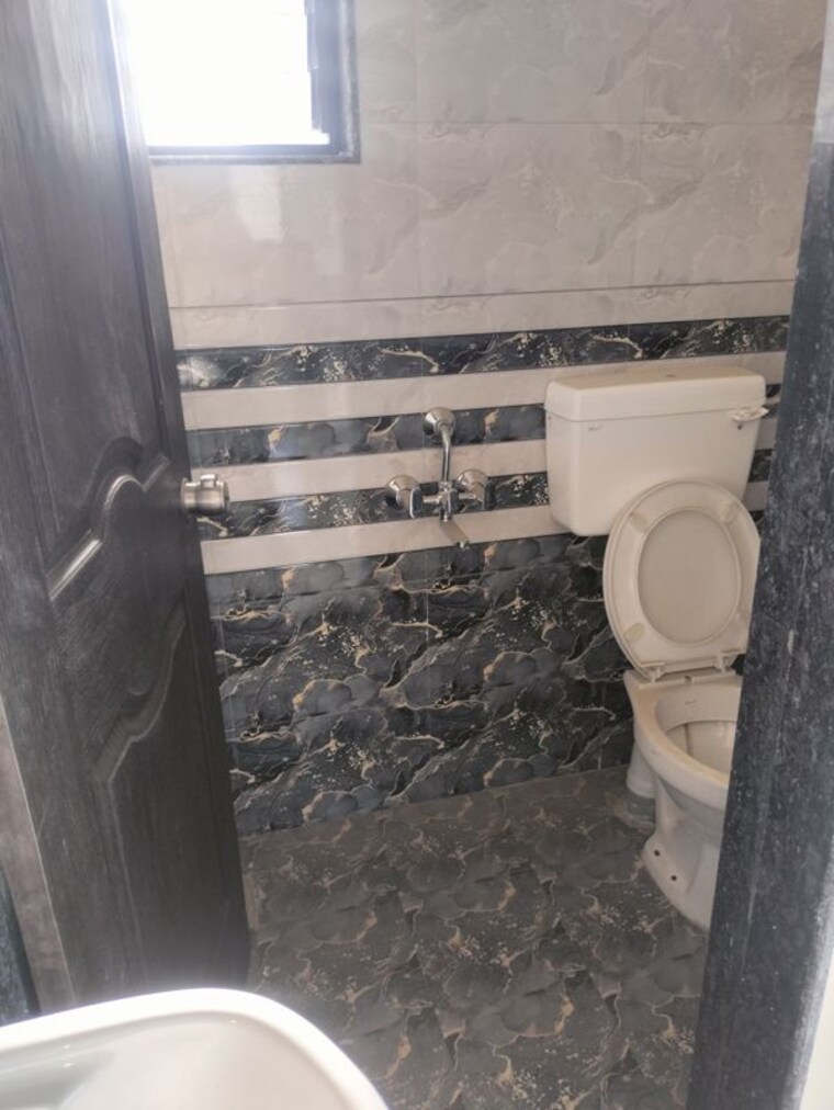 Bathroom, apple-elite 2 Bedroom 865 Sq.Ft. Apartment In Rahatani Pune 10343088