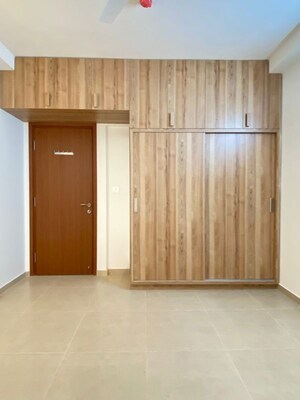 Room in  Apartment at Bhartiya Nikoo Homes Phase 2, Thanisandra Main Road – for Rent