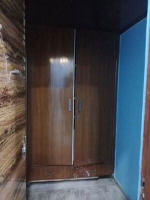 Furnished Amenities in 3 BHK Builder Floor at East Of Kailash – for Rent