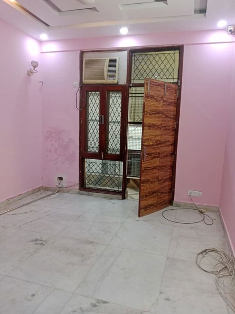 Room, east of kailash 3 Bedroom 1500 Sq.Ft. Builder Floor In East Of Kailash Delhi 10350433
