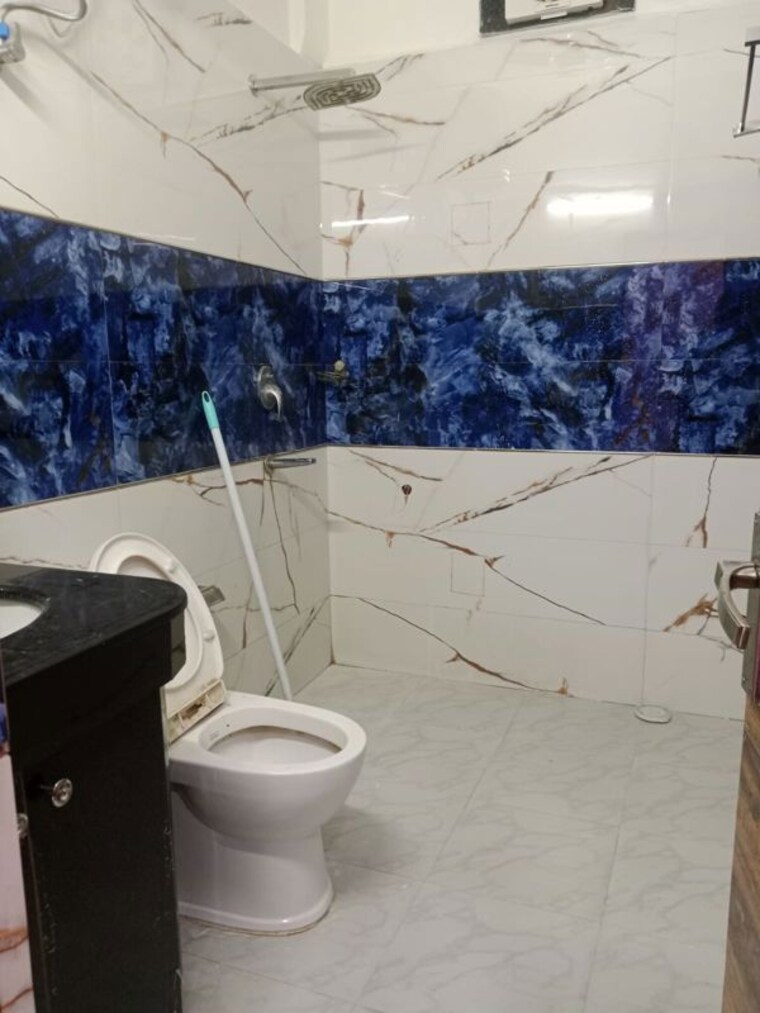 Team Area, east of kailash 3 Bedroom 1500 Sq.Ft. Builder Floor In East Of Kailash Delhi 10350433