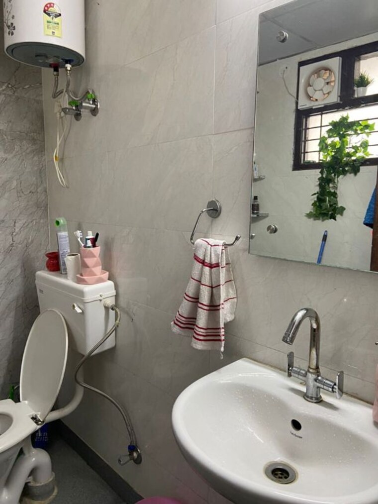 Bathroom, sector 45 1 Bedroom 700 Sq.Ft. Builder Floor In Sector 45 Gurgaon 10350448