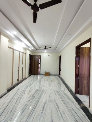 Bedroom in 3 BHK Builder Floor at Sector 40 – for Rent