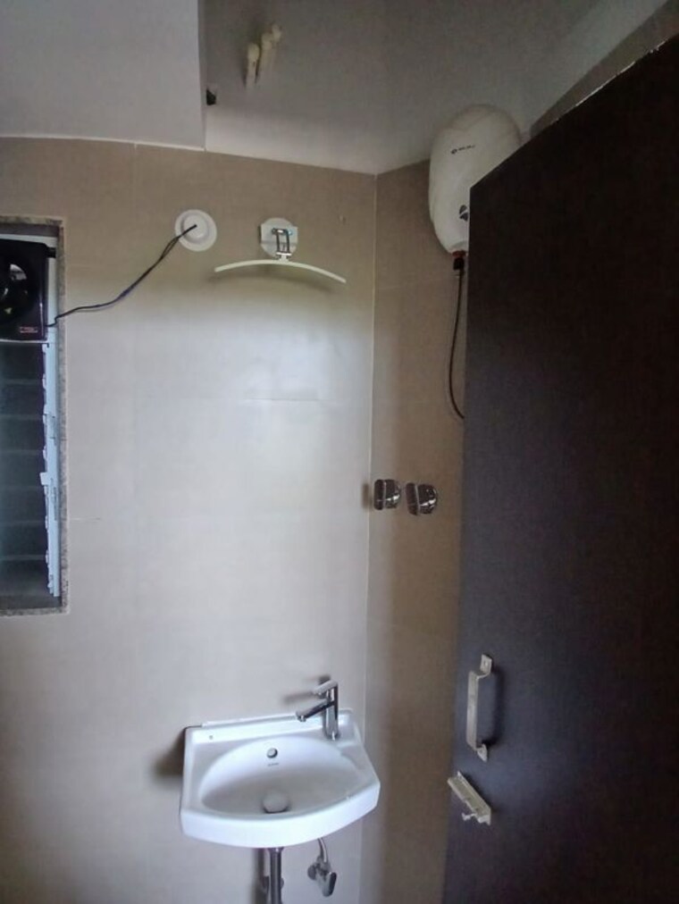 Bathroom, group-satellite-aarambh 1 Bedroom 250 Sq.Ft. Apartment In Malad East Mumbai 10350470