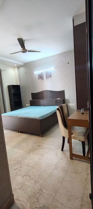 Team Area in 3 BHK Builder Floor at South City 1 – for Rent