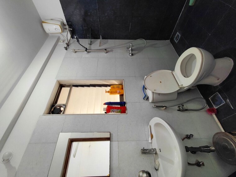 Bathroom, the-wadhwa-anmol-fortune 3 Bedroom 1020 Sq.Ft. Apartment In Goregaon West Mumbai 10301239