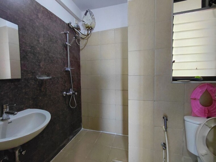 Bathroom, the-wadhwa-anmol-fortune 3 Bedroom 1020 Sq.Ft. Apartment In Goregaon West Mumbai 10301239