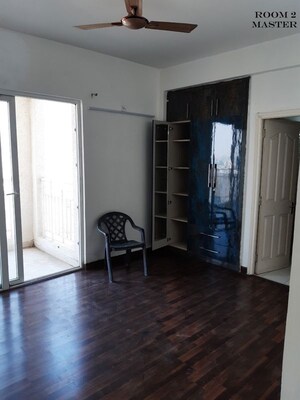 Room in 3 BHK Apartment at Mapsko Royale Ville, Sector 82 – for Rent
