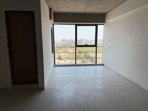  Office Space For Rent in Sola