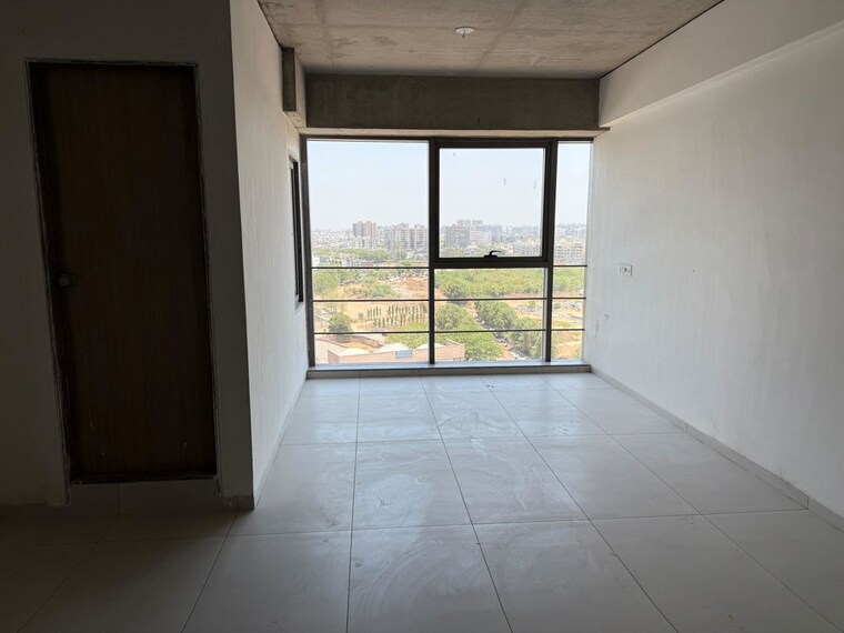 Room, sola Commercial Office Space 1067 Sq.Ft. In Sola Ahmedabad 10350536