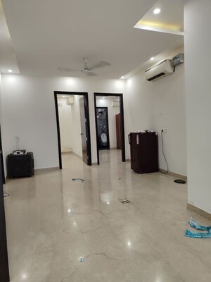 Room in 3 BHK Builder Floor at Sushant Lok I – for Rent