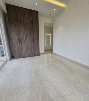 Room in 3 BHK Apartment at Indiabulls Sky Forest, Lower Parel – for Rent