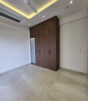 Room in 3 BHK Apartment at Indiabulls Sky Forest, Lower Parel – for Rent