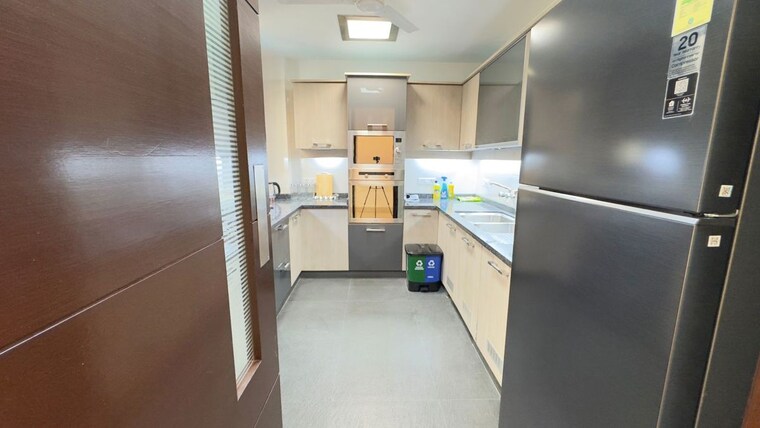 Bathroom, connaught place 3 Bedroom 2200 Sq.Ft. Apartment In Connaught Place Delhi 10350572