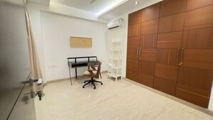 Team Area in 3 BHK Apartment at Connaught Place – for Rent