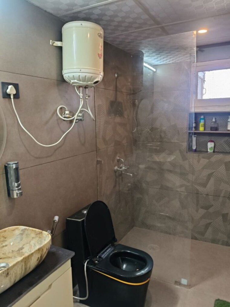 Bathroom, sushma-crescent 3 Bedroom 1800 Sq.Ft. Apartment In Dhakoli Zirakpur 10350581