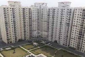 Bathroom in 4 BHK Apartment at DLF Westend Heights, Sector 53 – for Sale