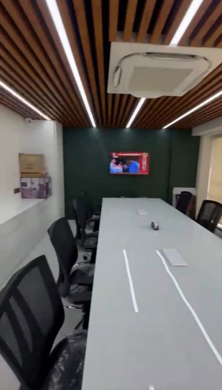 Team Area, vaishnodevi circle Commercial Office Space 2000 Sq.Ft. In Vaishnodevi Circle Ahmedabad 10350616