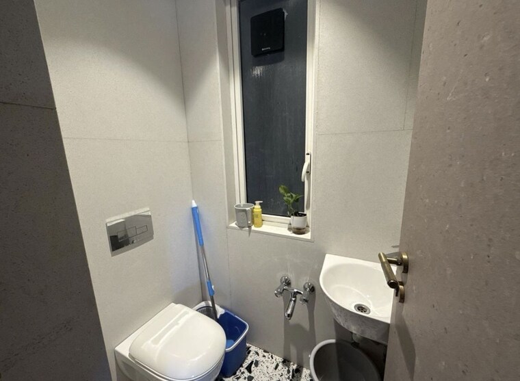 Bathroom, indiabulls-sky-forest 3 Bedroom 2973 Sq.Ft. Apartment In Lower Parel Mumbai 10350629