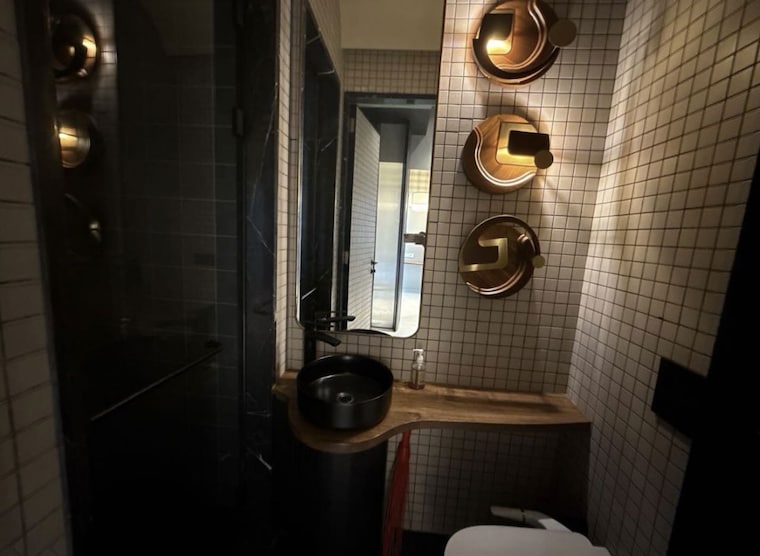 Bathroom, indiabulls-sky-forest 3 Bedroom 2973 Sq.Ft. Apartment In Lower Parel Mumbai 10350629