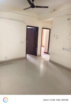 3 BHK + Pooja Room,Servant Room,Study Room,Basement,Store Room Apartment For Rent in Maxblis White House