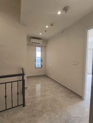 Room in 3 BHK Apartment at Indiabulls Sky Forest, Lower Parel – for Rent