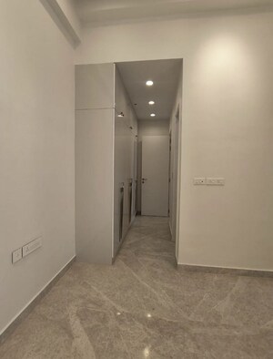 Room in 3 BHK Apartment at Indiabulls Sky Forest, Lower Parel – for Rent