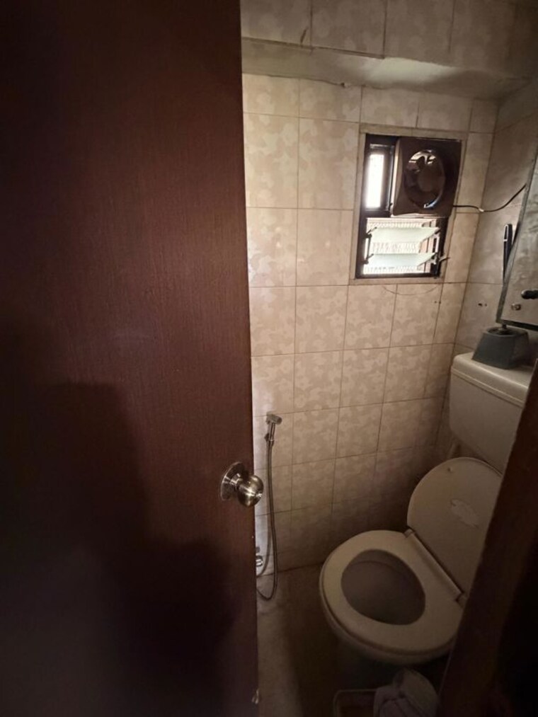 Bathroom, shree-mahavir-darshan 2 Bedroom 920 Sq.Ft. Apartment In Lower Parel Mumbai 10350663