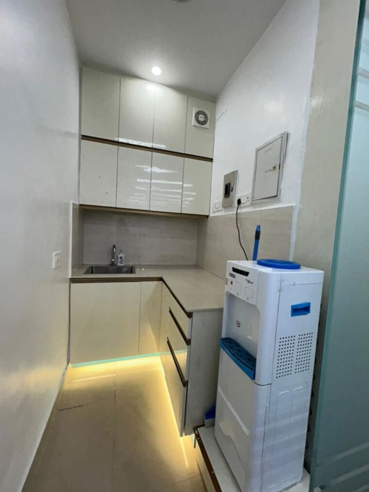 Bathroom, okhla industrial estate phase 3 Commercial Office Space 1500 Sq.Ft. In Okhla Industrial Estate Phase 3 Delhi 10350691