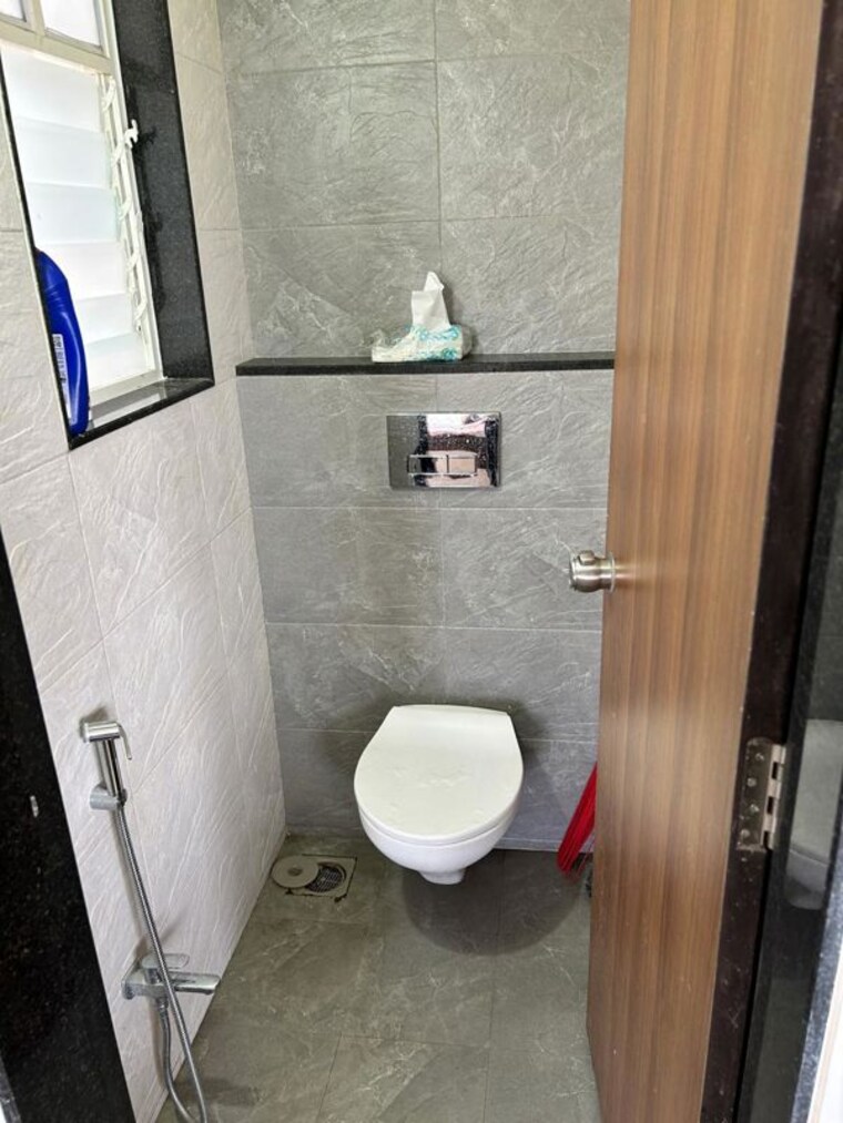 Bathroom, atrium-skyward 1.5 Bedroom 790 Sq.Ft. Apartment In Undri Pune 10350692