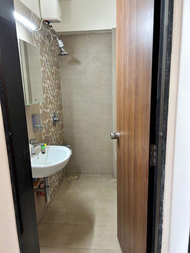 Bathroom, atrium-skyward 1.5 Bedroom 790 Sq.Ft. Apartment In Undri Pune 10350692
