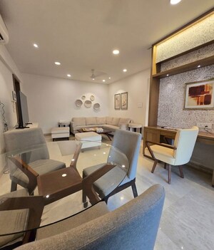 2 BHK Apartment For Rent in Raheja Atlantis, Lower Parel