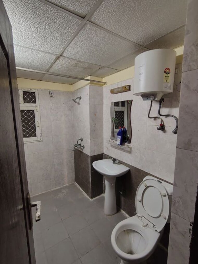 Team Area, aims-golf-city 2.5 Bedroom 1150 Sq.Ft. Apartment In Sector 75 Noida 10350710