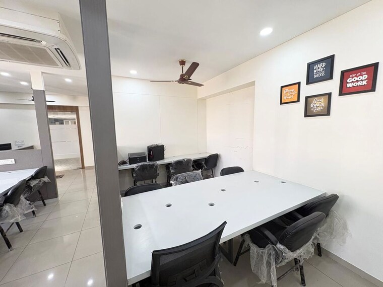 Team Area, gota Commercial Office Space 1365 Sq.Ft. In Gota Ahmedabad 10350739