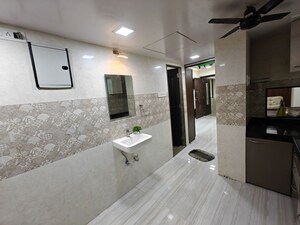 Room in 3 BHK Apartment at Sumer Saraswati, Gamdevi – for Rent