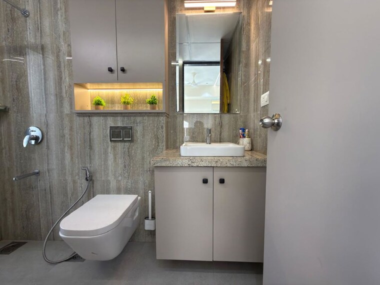 Bathroom, sumer-saraswati 3 Bedroom 2000 Sq.Ft. Apartment In Gamdevi Mumbai 10350737