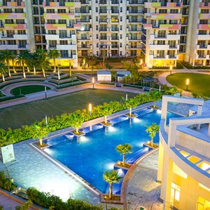 Swimming Pool in 3 BHK Apartment at Bestech Park View Sanskruti, Sector 93 – for Sale