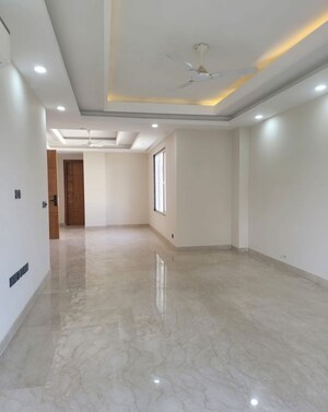 Room in 3.5 BHK Builder Floor at DLF Alameda, Sector 73 – for Rent