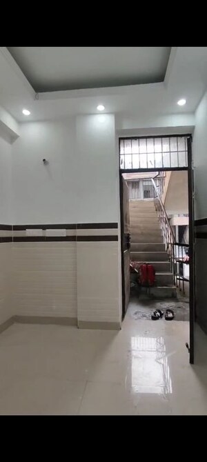 Room in 1 BHK Apartment at Mu 2 Greater Noida – for Rent