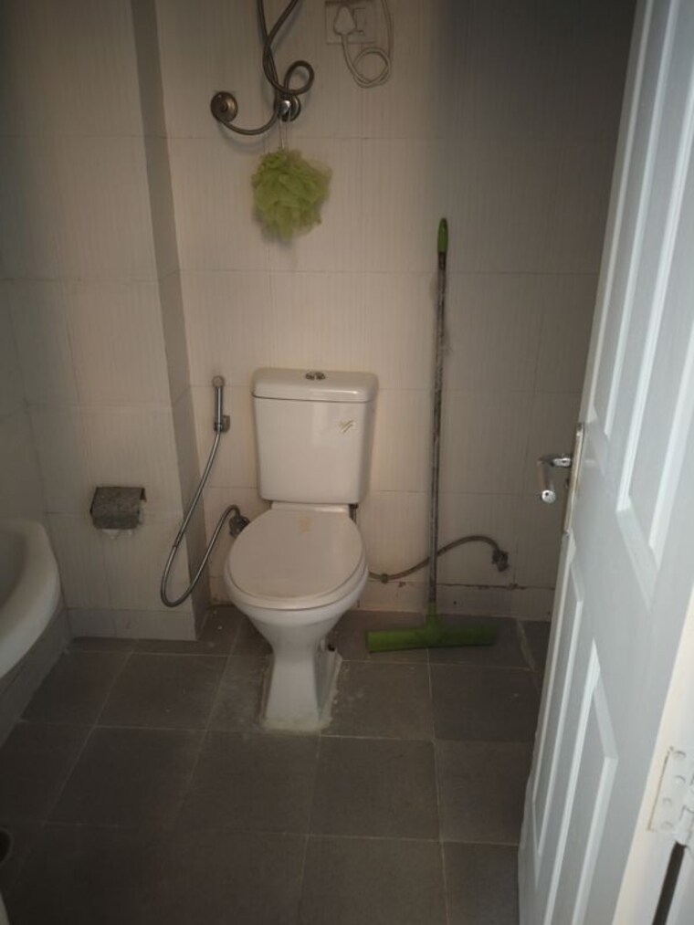 Bathroom, tulip-orange 3 Bedroom 1437 Sq.Ft. Apartment In Sector 70 Gurgaon 10350852
