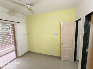 Room in 2 BHK Apartment at Anand Green Crest, Hadapsar – for Rent