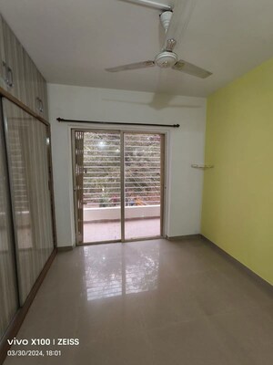 Room in 2 BHK Apartment at Anand Green Crest, Hadapsar – for Rent