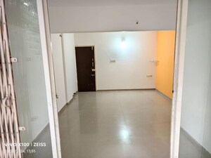 Room in 2 BHK Apartment at Anand Green Crest, Hadapsar – for Rent