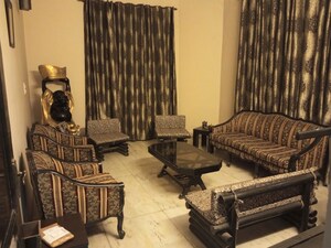 Living Room in 2 BHK Builder Floor at Green Fields Colony – for Rent