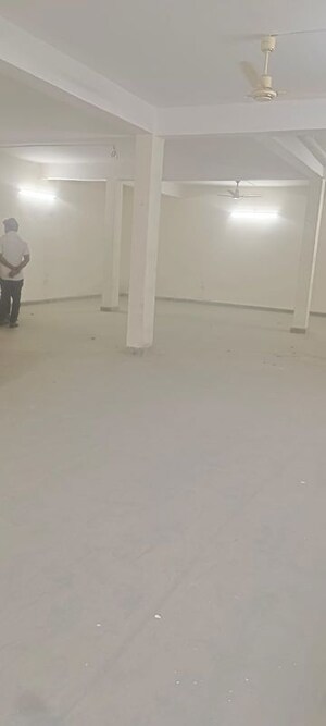 Room in  Showroom at Indira Nagar – for Rent