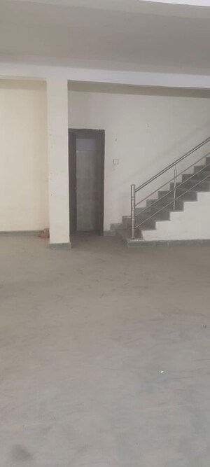 Room in  Showroom at Indira Nagar – for Rent