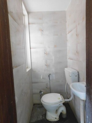Bathroom in 4 BHK Apartment at Lahari Jubilee Hills, Jubilee Hills – for Rent