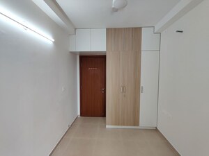 Room in 2.5 BHK Apartment at Bhartiya Nikoo Homes Phase 2, Thanisandra Main Road – for Rent