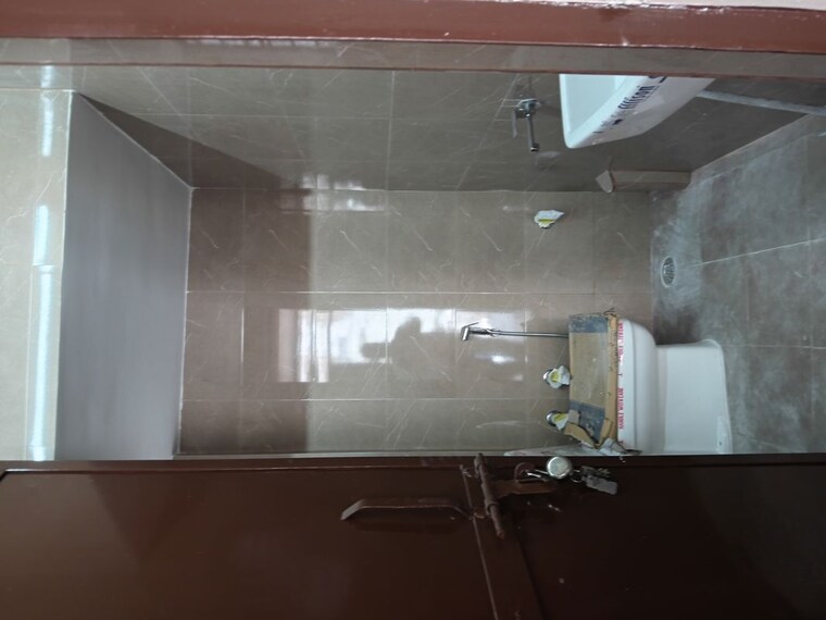 Washroom, lajpat nagar ii Commercial Showroom 900 Sq.Ft. In Lajpat Nagar ii Delhi 10351038